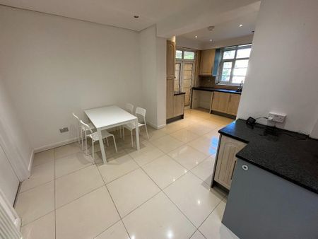 1 bedroom in a house share to rent - Photo 3
