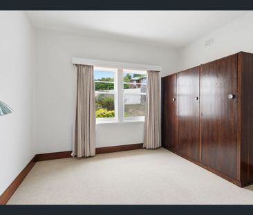 Spacious Home with Art Deco Charm - Photo 3