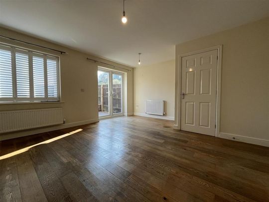 3 bedroom semi-detached house to rent - Photo 1