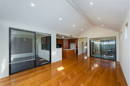 6 Pisconeri Street, Perth WA 6000 - Photo 3