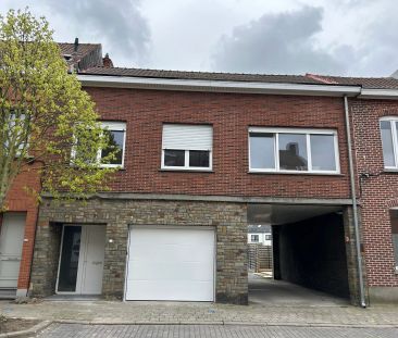 Volledig vernieuwde woning met 3 slaapkamer en dubbele garage. - Photo 2
