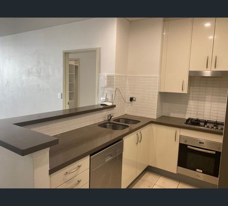 527/1 Aqua Street, Southport, Qld 4215 - Photo 5