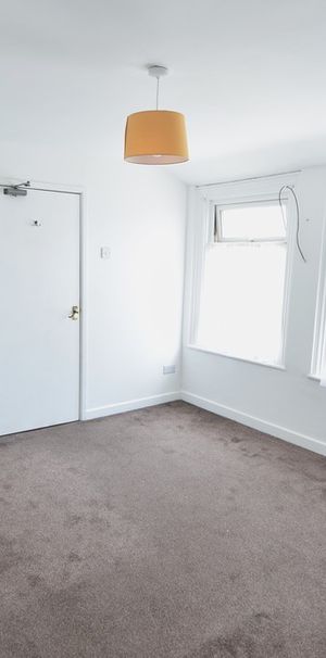 To Let Studio - Photo 1