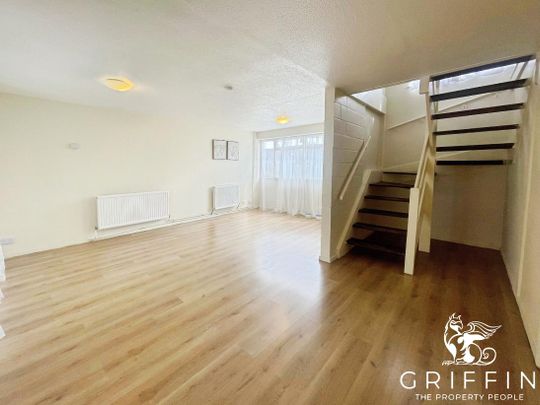 Hobart Road, Tilbury, RM18 - Photo 1