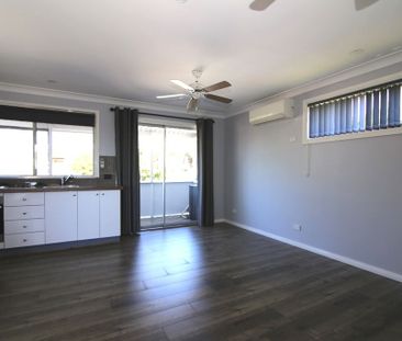 Tastefully Presented Two Bedroom Half-House - Photo 4