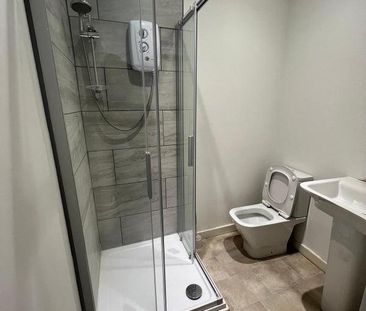 1 bedroom in a house share to rent - Photo 3