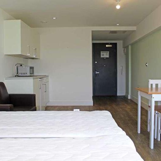 Cardinal Court, Oldham, OL1 - Photo 1