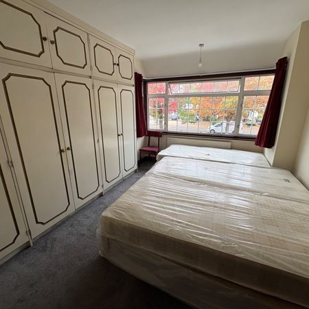 Uxbridge Road, Feltham, TW13 5EA - Photo 3