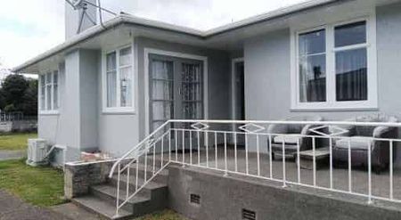 3 Bedroom home in Aramoho - Photo 3