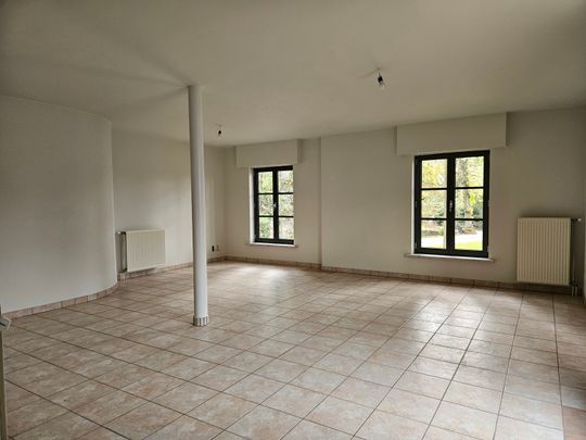 Appartement met 2 slaapkamers, terras en staanplaats - Photo 1