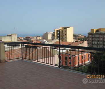 Luminoso Bivani Arredato con Terrazza - Photo 4