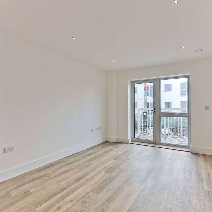 A one bedroom apartment conveniently positioned close to Guildford train station. - Photo 1