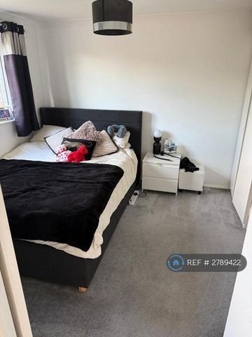 2 bedroom semi-detached house to rent - Photo 4