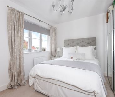 2 bedroom in Carina Drive, Wokingham - Photo 3