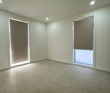 FULLY RENOVATED 5-BEDROOM FAMILY HOME - Photo 2