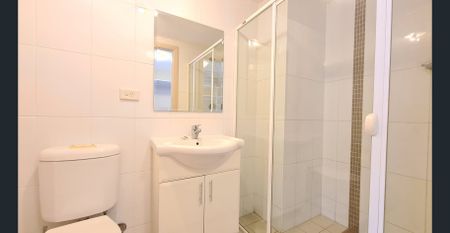 CALL TO BOOK PRIVATE INSPECTION! - SPACIOUS 2 BEDROOM. Fully furnished & fully equipped with all appliances, cookware, crockery, utensils and linen. - Photo 2