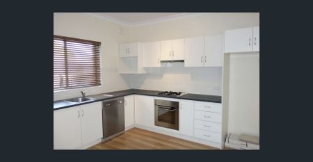 Leafy “Avenues” Living – Modern Comfort Near the City - Photo 5