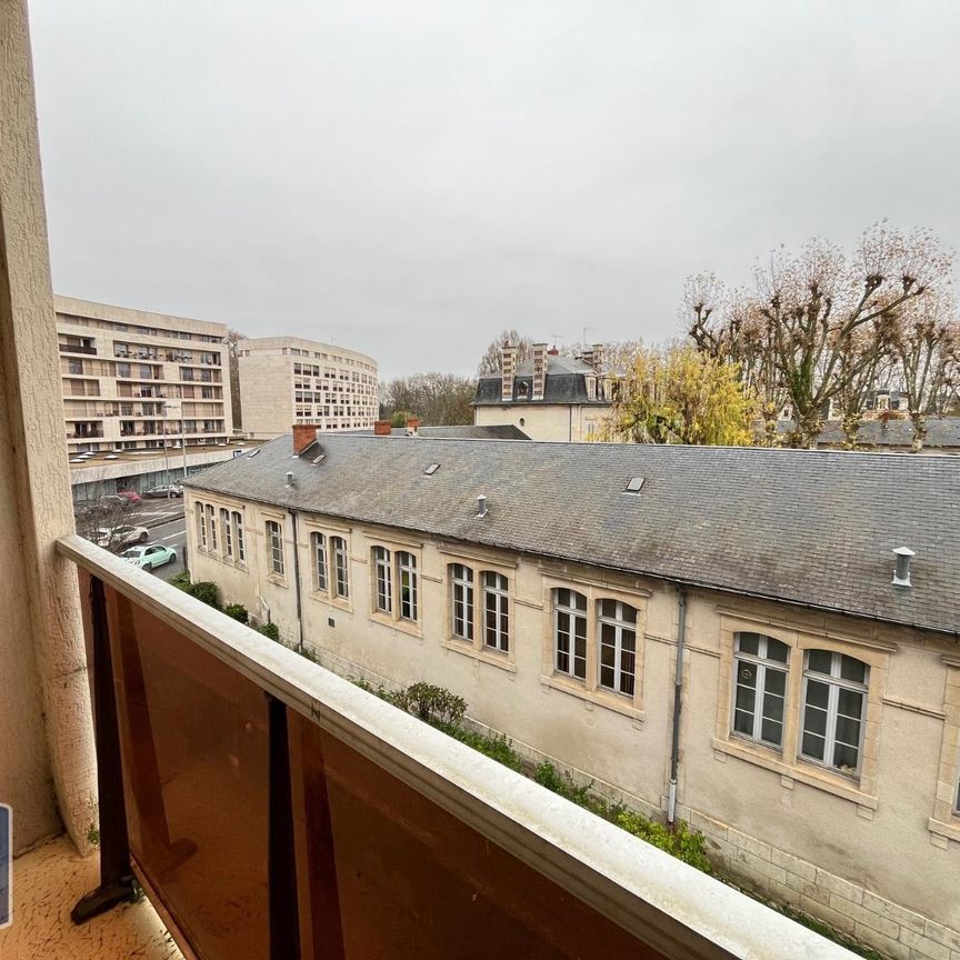 Location Appartement 1 pièce 32m² BOURGES 18000 - Photo 1