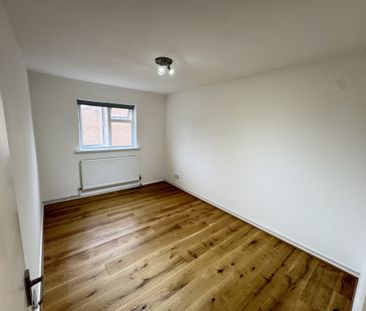 Mulberry Close, Broxbourne - Photo 3