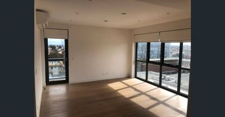 Modern 2-Bedroom Apartment with Stunning Views in Moonee Ponds - Photo 3