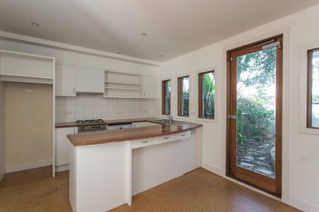 CHARMING HOME IN PRIME PORT MELBOURNE LOCATION - Photo 3