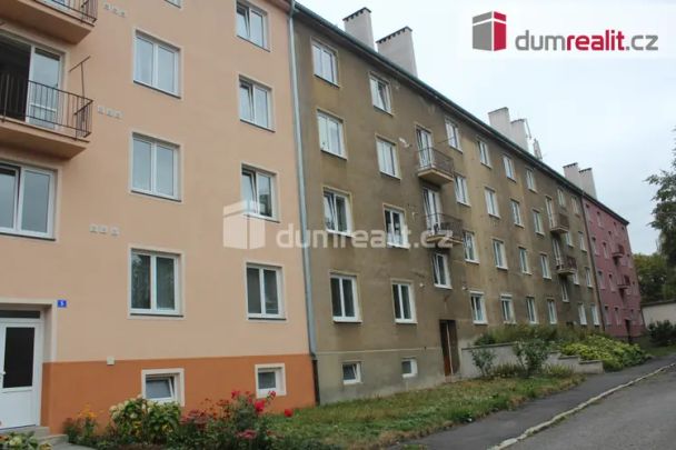 Pronájem bytu 2+1 Karlovy Vary, Dvory - Photo 1