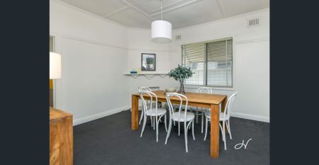 CHARMING CHARACTER COTTAGE IN SOUGHT-AFTER GEORGETOWN - Photo 2