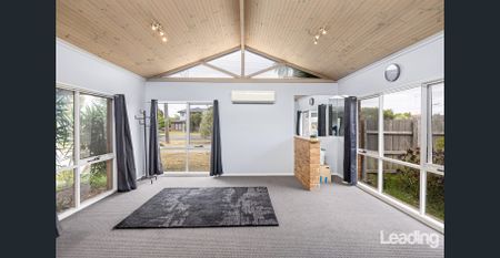 Central Mitchells Lane - Large Rear Yard! - Photo 2