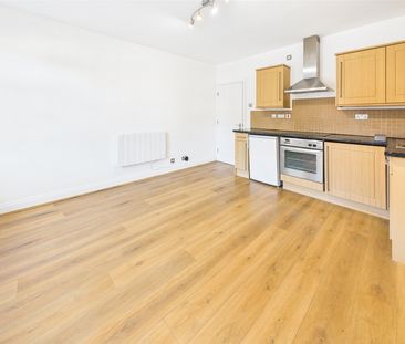 Heath Road, Twickenham, Middlesex, UK, TW1 - Photo 1