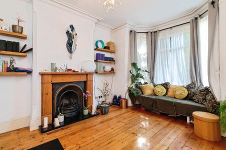 3 Bed Semi-Detached House, Beech Avenue, NG7 - Photo 2