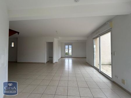 Location Maison 6 pièces 143m² MAZE MILON 49630 - Photo 2