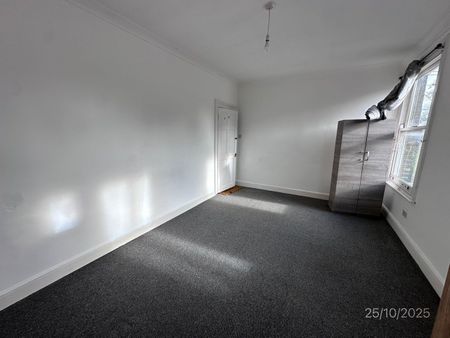 2 Bed Flat, Osborne Road, E7 - Photo 2
