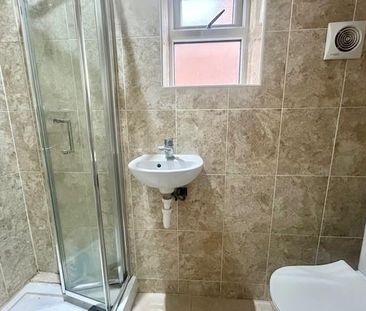 4 bedroom terraced house to rent - Photo 5