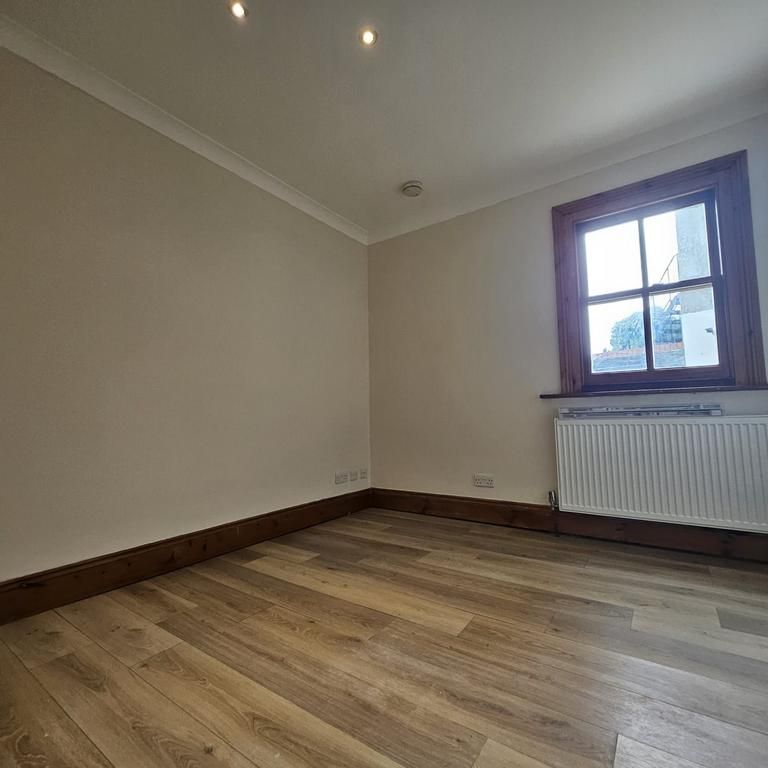 5 bedroom apartment to rent - Photo 1