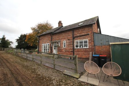 2 Bedroom COTTAGE, Aldersey - Photo 4