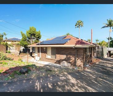 Generous Space & Convenient Location – Walk to Westfield Garden City - Photo 4