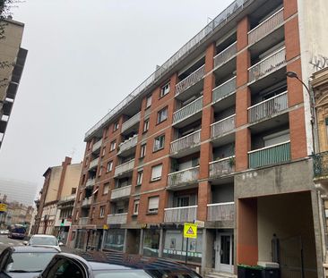 T2 Jeanne-d'Arc avec balcon et garage, vue dégagée et ascenseur - Photo 1