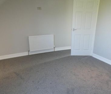 3 bedroom flat to rent - Photo 3