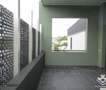 two beds two bathrooms with car garage - Photo 4