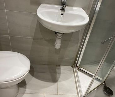 Studio Flat, Fleetwood Road, NW10 - Photo 2