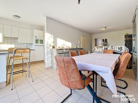 Lichtrijk appartement met terras en parking - Photo 4