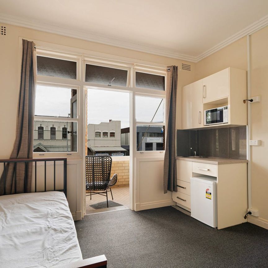 Short Term Accommodation - Vic Hotel - Photo 1