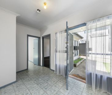 Updated and Low-Maintenance Living in a Prime Lalor Location - Photo 4