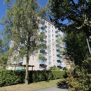 CHARMANT LOGEMENT TRES BIEN SITUE ET ENTIEREMENT RENOVE - Foto 2