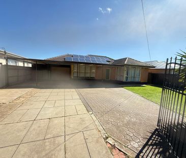 Spacious 3-Bedroom Family Home with Ample Parking in Salisbury East... - Photo 3