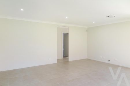 72 Sandpiper Circuit, Aberglasslyn - Photo 4