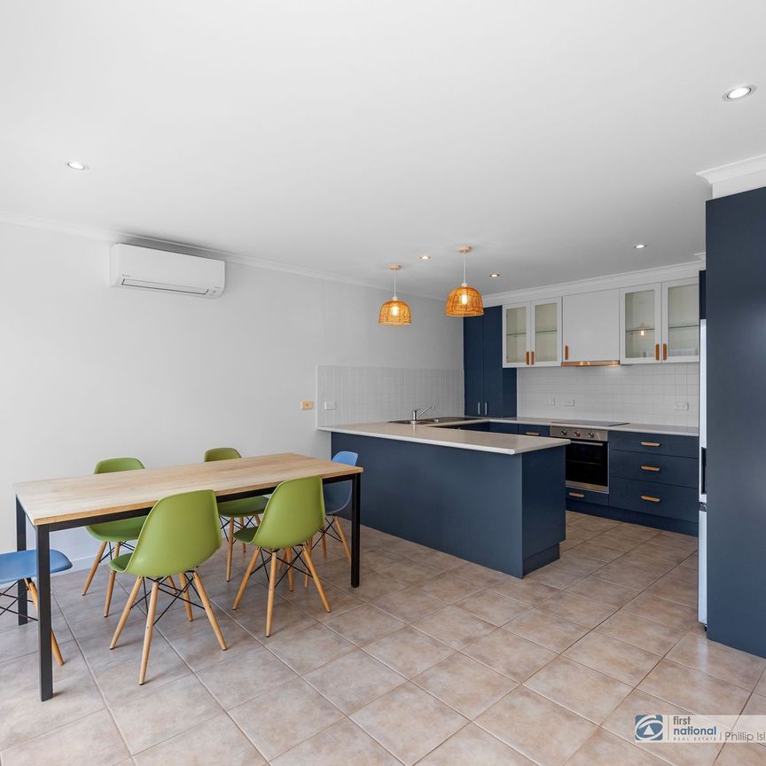 Charming 3-Bedroom Townhouse in the Heart of Cowes - Photo 1