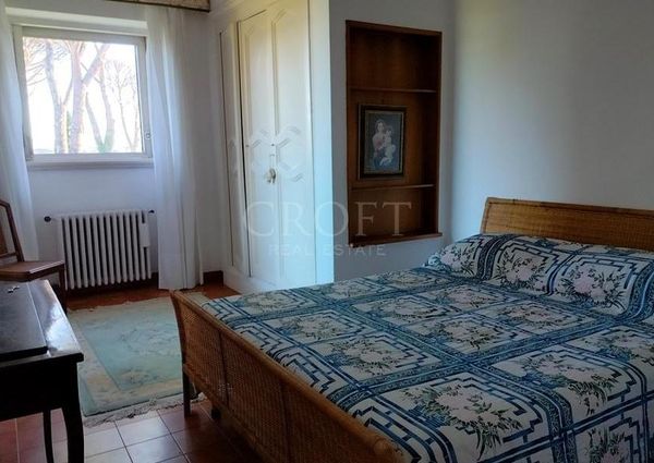 Ardeatina-Divino Amore: Quiet, charming rustic villa, big and well-curated garden, 3 beds, 1 study, 3 baths, living room, kitchen, with terraces , AC and parking space. Ref 2322