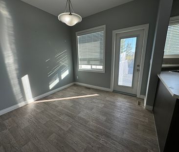 Stunning 3 Bedroom Duplex w/ Garage in Sylvan Lake! - Photo 2