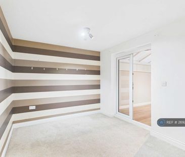 4 bedroom detached house to rent - Photo 4